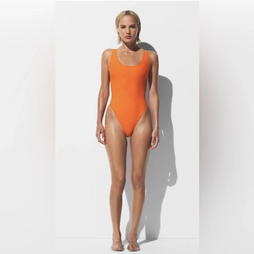 SKIMS® SIGNATURE SWIM SCOOP NECK ONE PIECE SWIMSUIT - TANGERINE ORANGE - L
